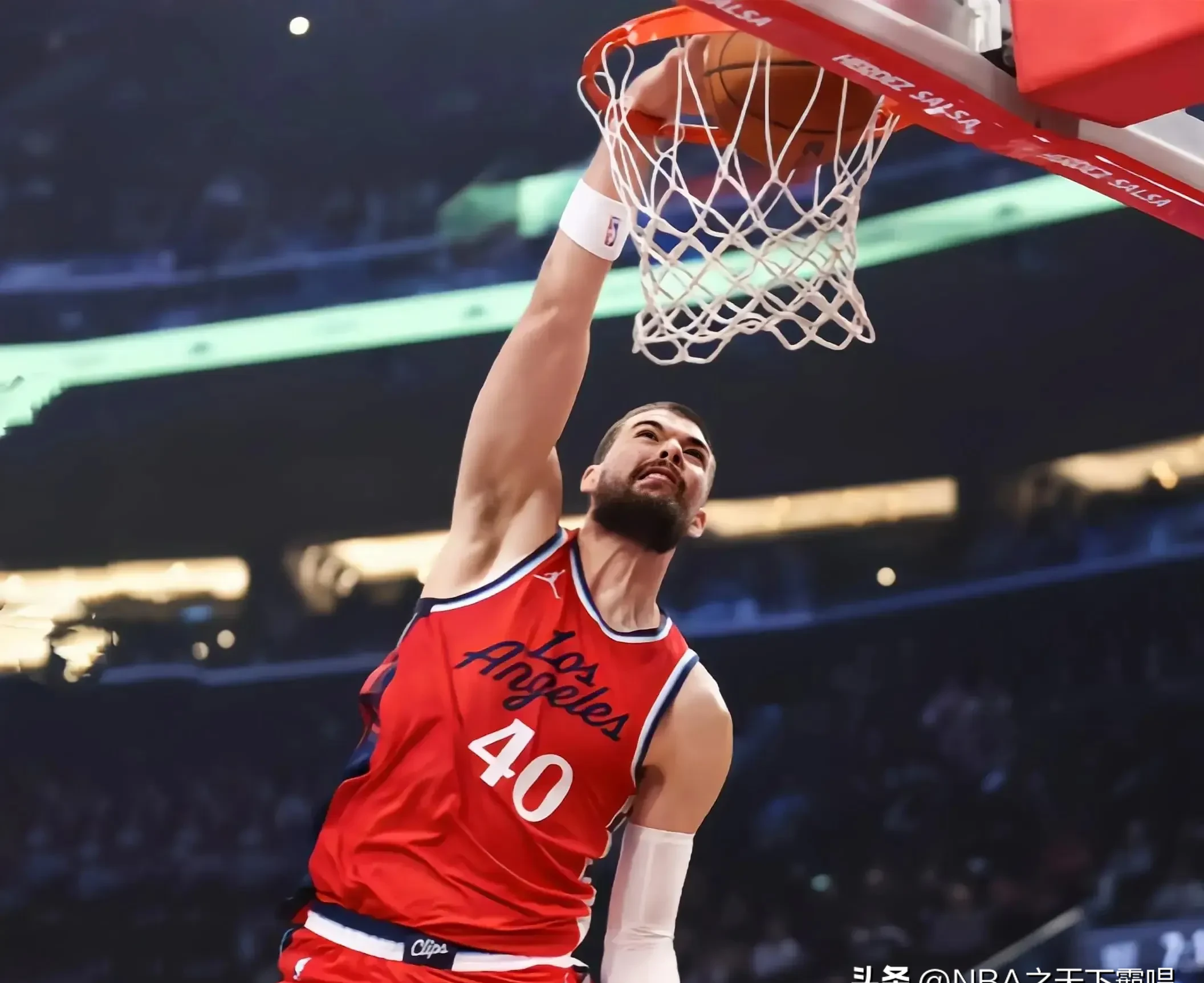 阿扎伦卡迎来十二赛季高光表现,快船球迷沸腾!的简单介绍开云苹果版APP安装包