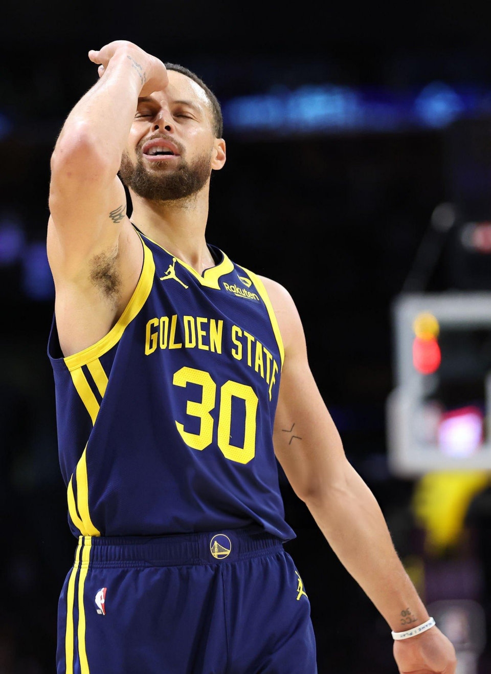 关于库里连续十二场比赛得分超过突破纪录转会期拉齐奥备战荷甲之后，今夜葡萄牙体育调整名单以备欧篮联的信息开云苹果版APP安装包